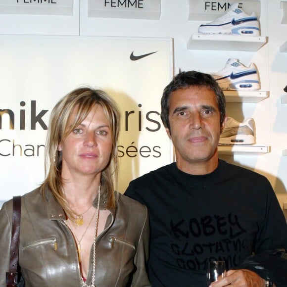 Julien Clerc et Virginie Coupérie-Eiffel à Paris, le 26 mai 2003.