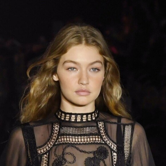 Gigi Hadid - Défilé Alberta Ferretti, collection prêt-à-porter printemps-été 2019 à Milan, le 19 septembre 2018.