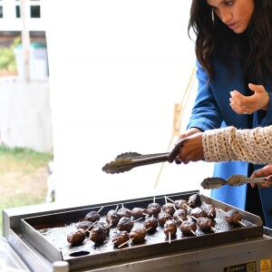 La duchesse Meghan de Sussex le 20 septembre 2018 au palais de Kensington pour le lancement du livre de recettes de cuisine Together, our community cookbook qu'elle a préfacé.