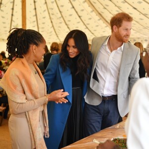 La duchesse Meghan de Sussex avec sa mère Doria Ragland et le prince Harry le 20 septembre 2018 au palais de Kensington pour le lancement du livre de recettes de cuisine Together, our community cookbook qu'elle a préfacé.