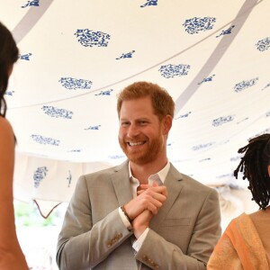 Le prince Harry et Doria Ragland, mère de Meghan Markle, secondaient la duchesse Meghan de Sussex le 20 septembre 2018 au palais de Kensington pour le lancement du livre de recettes de cuisine Together, our community cookbook qu'elle a préfacé.