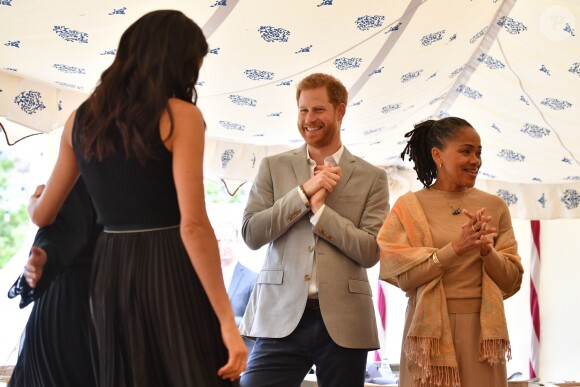Le prince Harry et Doria Ragland, mère de Meghan Markle, secondaient la duchesse Meghan de Sussex le 20 septembre 2018 au palais de Kensington pour le lancement du livre de recettes de cuisine Together, our community cookbook qu'elle a préfacé.