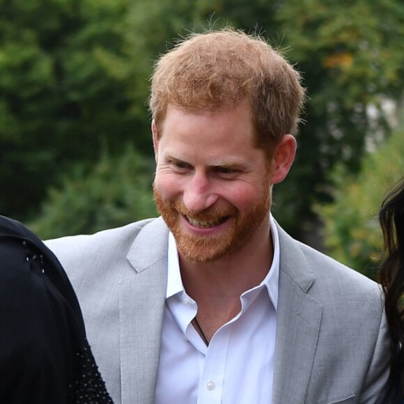 La duchesse Meghan de Sussex (Meghan Markle), son mari le prince Harry et sa mère Doria Ragland arrivant le 20 septembre 2018 au palais de Kensington pour le lancement du livre de recettes de cuisine Together, our community cookbook qu'elle a préfacé.