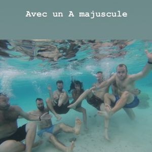 Shy'm en vacances avec ses amis dans un lieu paradisiaque sur Instagram le 22 septembre 2018.