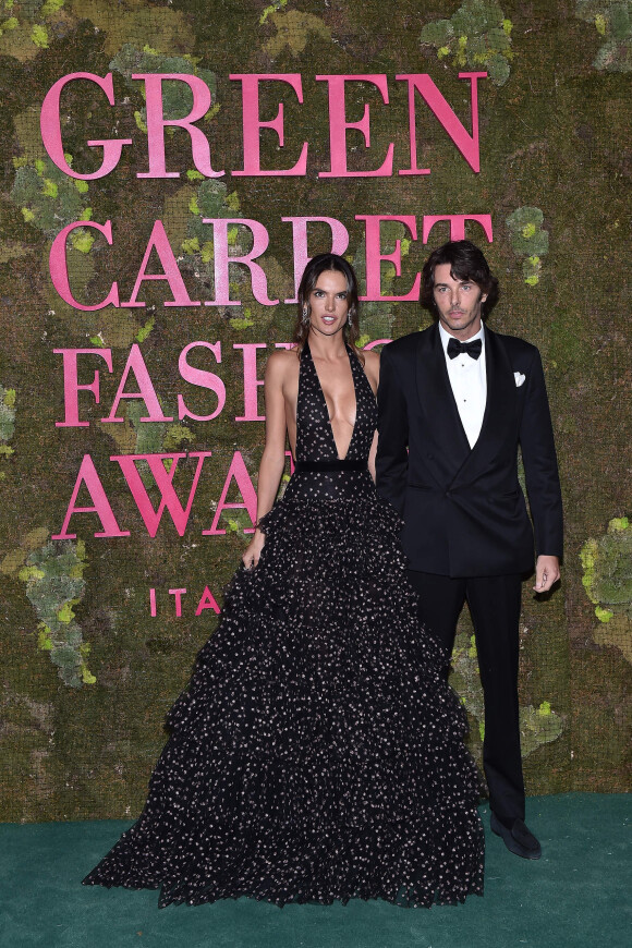 Alessandra Ambrosio et son compagnon Nicolo Oddi lors de la soirée des Green Carpet Fashion Awards au théâtre La Scala à Milan, Italie, le 23 septembre 2018.