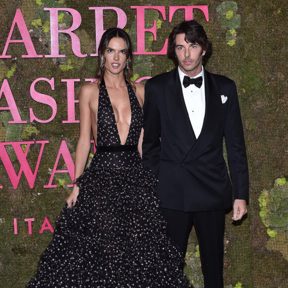 Alessandra Ambrosio et son compagnon Nicolo Oddi lors de la soirée des Green Carpet Fashion Awards au théâtre La Scala à Milan, Italie, le 23 septembre 2018.