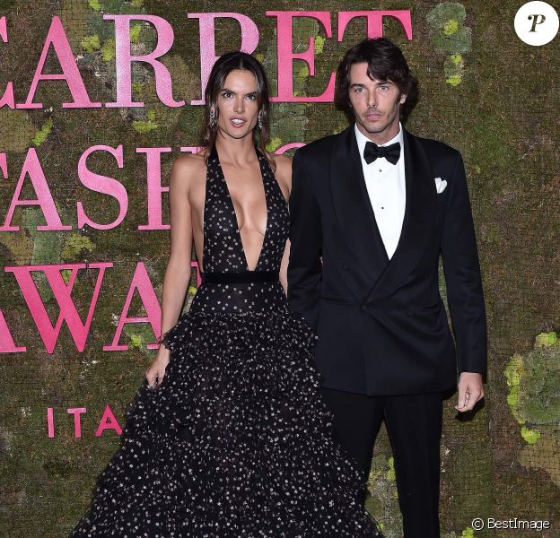 Alessandra Ambrosio et son compagnon Nicolo Oddi lors de la soirée des Green Carpet Fashion Awards au théâtre La Scala à Milan, Italie, le 23 septembre 2018.