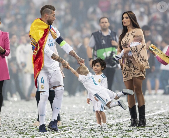 Sergio Ramos, sa femme Pilar Rubio et leurs enfants Alejandro, Sergio et Marco lors de la victoire du Real Madrid en Ligue des Champions à Madrid le 27 mai 2018