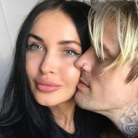 Aaron Carter : Amoureux, il présente sa chérie après son "coming out bisexuel"