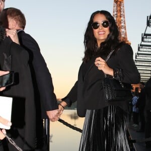 Salma Hayek et son mari François-Henri Pinault - Défilé de mode "Saint-Laurent" PAP printemps-été 2019 au Trocadéro devant la Tour Eiffel à Paris le 25 septembre 2018 © Denis Guignebourg/Bestimage