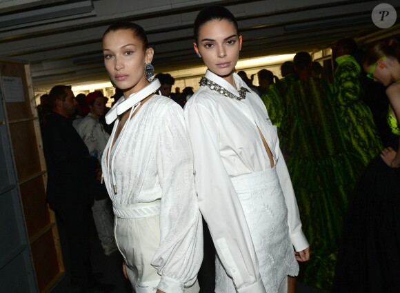 Bella Hadid et Kendall Jenner - Coulisses du défilé Off-White™ collection prêt-à-porter printemps-été 2019 lors de la Fashion Week de Paris, le 27 septembre 2018. © Ramsamy Veeren/Bestimage