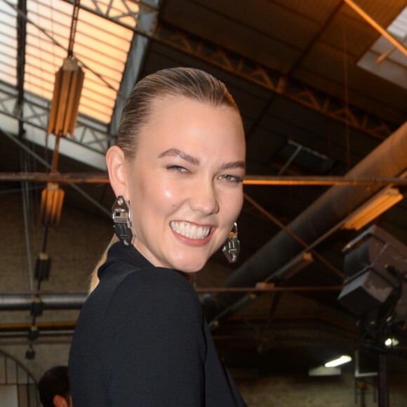 Karlie Kloss - Coulisses du défilé Off-White™ collection prêt-à-porter printemps-été 2019 lors de la Fashion Week de Paris, le 27 septembre 2018. © Ramsamy Veeren/Bestimage