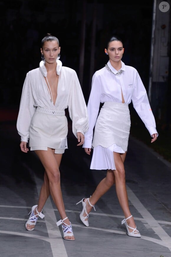 Bella Hadid et Kendall Jenner - Défilé Off-White™ collection prêt-à-porter printemps-été 2019 lors de la Fashion Week de Paris, le 27 septembre 2018.