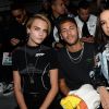 Cara Delevingne, Neymar Jr. et sa compagne Bruna Marquezine assistent au défilé Off-White collection prêt-à-porter printemps-été 2019 lors de la Fashion Week de Paris, le 27 septembre 2018. © Veeren/CVS/Bestimage