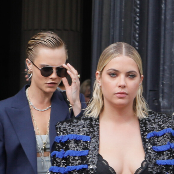 Ashley Benson, Cara Delevigne à l'issue du défilé Balmain PAP femme printemps / été 2019 à l'hôtel de ville de Paris le 28 septembre 2018. © CVS / Veeren / Bestimage