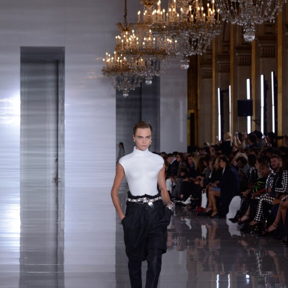 Cara Delevingne - Défilé Balmain, collection printemps-été 2019 à l'Hôtel de Ville. Paris, le 28 septembre 2018.