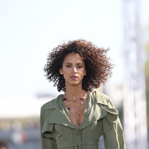 Noémie Lenoir - Défilé L'Oréal Paris 2018 sur la Seine le 30 septembre 2018. © Cyril Moreau / Olivier Borde / Bestimage