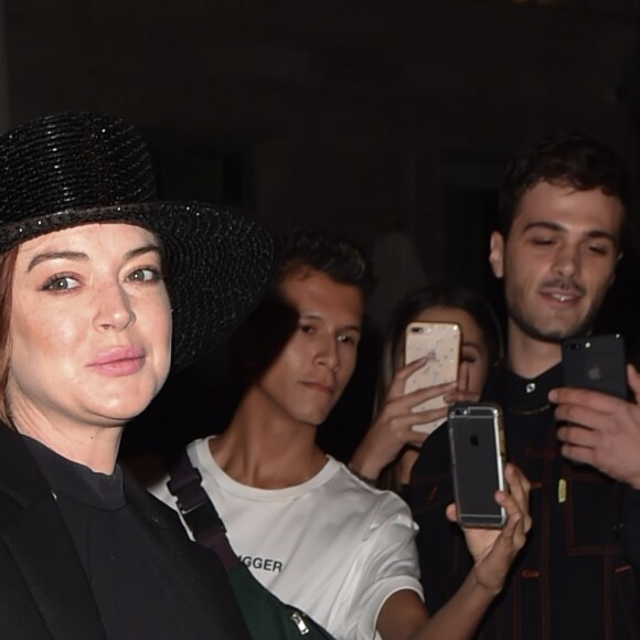 Lindsay Lohan arrive à l'hôtel La Reserve lors de la Fashion Week à Paris, le 27 septembre 2018