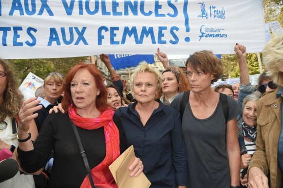 Eva Darlan, Muriel Robin et sa compagne Anne Le Nen - Grand rassemblement contre les violences faites aux femmes à l'appel de Muriel Robin au Palais de Justice de Paris, le samedi 6 octobre 2018. © Coadic Guirec / Bestimage