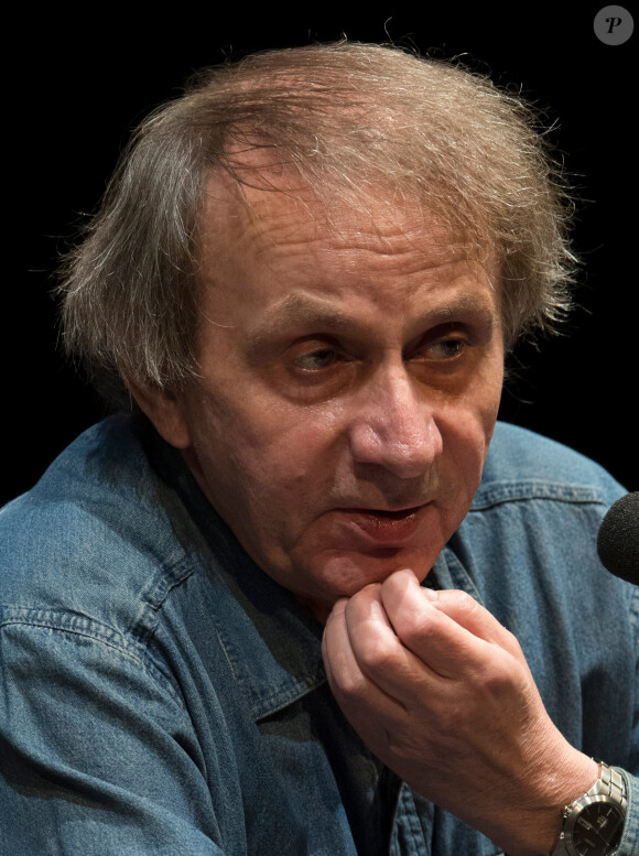L'auteur Michel Houellebecq en lecture au théâtre de Francfort en marge du salon du livre le 11 octobre 2017.