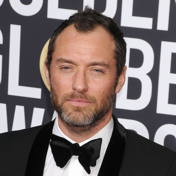 Jude Law sur le tapis rouge de la 75ème cérémonie des Golden Globe Awards au Beverly Hilton à Los Angeles, le 7 janvier 2018.