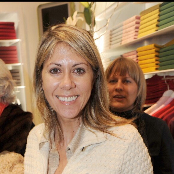 LA PRESENTATRICE RACHEL BOURLIER - OUVERTURE DE LA BOUTIQUE LACOSTE, RUE VIEILLE DU TEMPLE A PARIS.