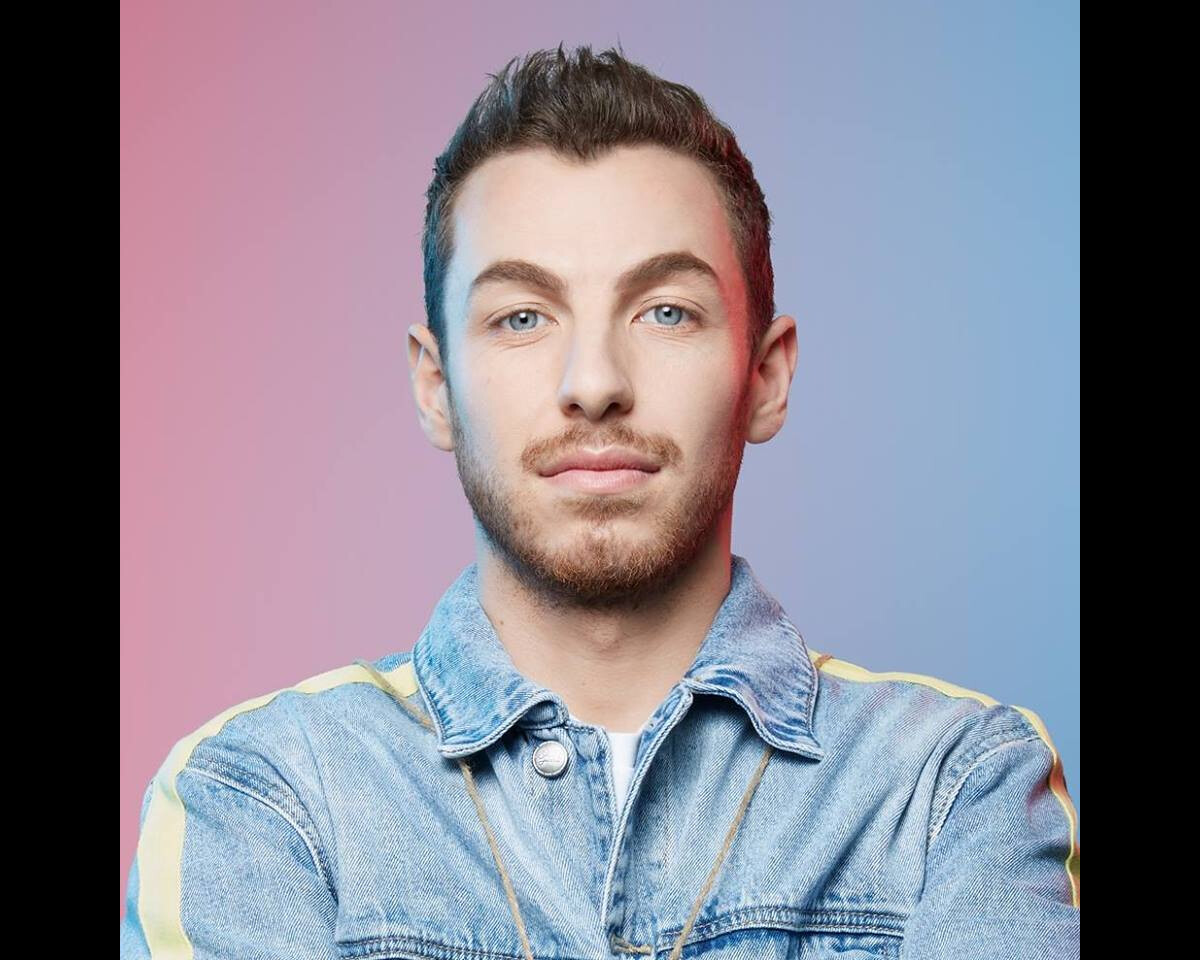 Photo : Photo promo de Alex Ramirès pour le spectacle Sensiblement ...
