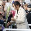 Le prince Harry, duc de Sussex, et Meghan Markle, duchesse de Sussex, rencontrent des membres du Joff, Peacehaven Youth Centre à PeaceHaven dans le Sussex le 3 octobre 2018.