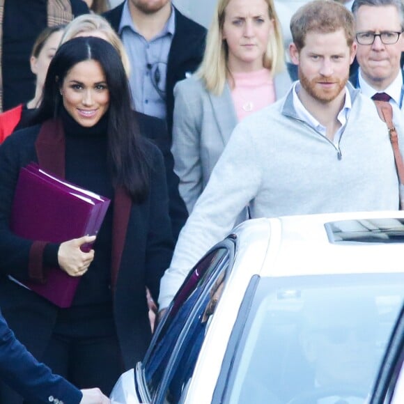 Le prince Harry, duc de Sussex, et Meghan Markle, duchesse de Sussex (enceinte) arrivent à l'aéroport de Sydney dans le cadre de leur tournée dans le Pacifique, le 15 octobre 2018, avant le début des Invictus Games.