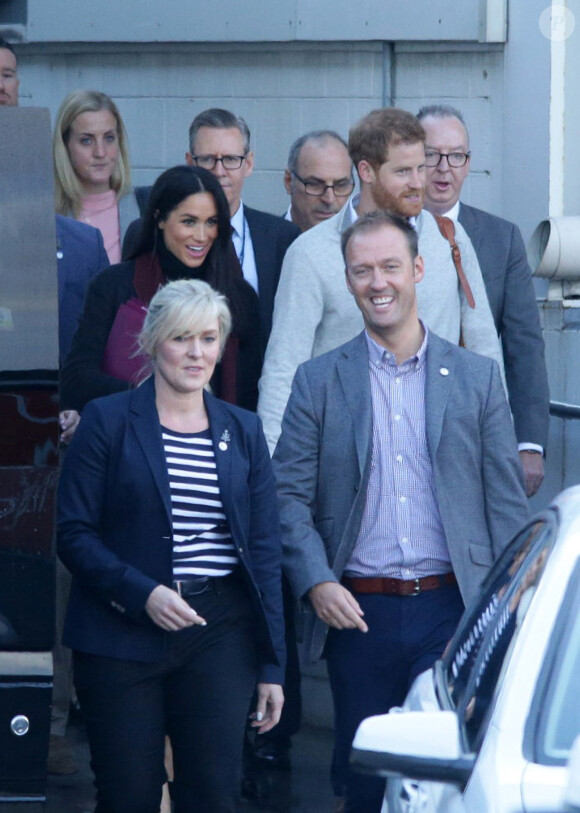 Le prince Harry, duc de Sussex, et Meghan Markle, duchesse de Sussex (enceinte) arrivent à l'aéroport de Sydney dans le cadre de leur tournée dans le Pacifique, le 15 octobre 2018, avant le début des Invictus Games.