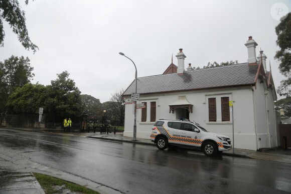 Illustration de la police et de la sécurité devant la "Admiralty House" (la résidence officielle du gouverneur général de l'Australie à Sydney) où le prince Harry, duc de Sussex et sa femme Meghan Markle, duchesse de Sussex (enceinte) vont séjourner lors de leur visite en Australie, le 15 octobre 2018.
