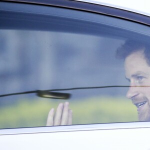 Meghan Markle et le prince Harry lors de leur arrivée à l'aéroport de Sydney, Australie, le 15 octobre 2018.