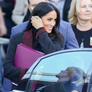 Meghan Markle et le prince Harry lors de leur arrivée à l'aéroport de Sydney, Australie, le 15 octobre 2018.