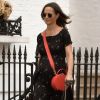 Exclusif - Pippa Middleton, enceinte, promène ses chiens dans les rues de Chelsea à Londres. Pippa tient un sac plein d'excréments de chien dans la main et à en juger par son expression, elle ne semble pas ravie. Le 19 juillet 2018.