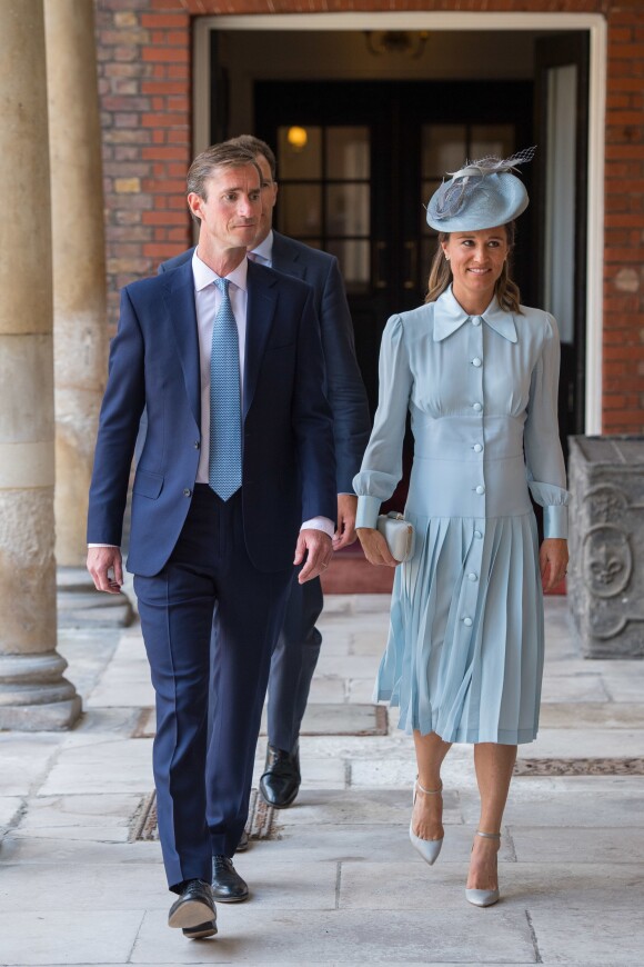 James Matthews et sa femme Pippa Middleton (enceinte) - La famille royale d'Angleterre lors du baptême du prince Louis en la chapelle St James à Londres. Le 9 juillet 2018