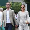 Pippa Middleton et son mari James Matthews se tiennent la main alors qu'ils arrivent au stade de Wimbledon à Londres, le 13 juillet 2018.
