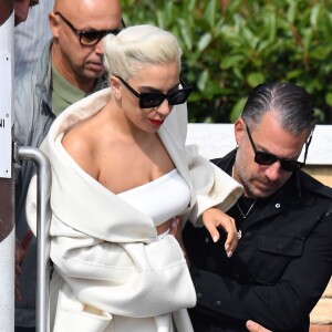 Lady Gaga et son compagnon Christian Carino quittent Venise après avoir assisté au 75ème Festival du Film International, la Mostra, le 2 septembre 2018.