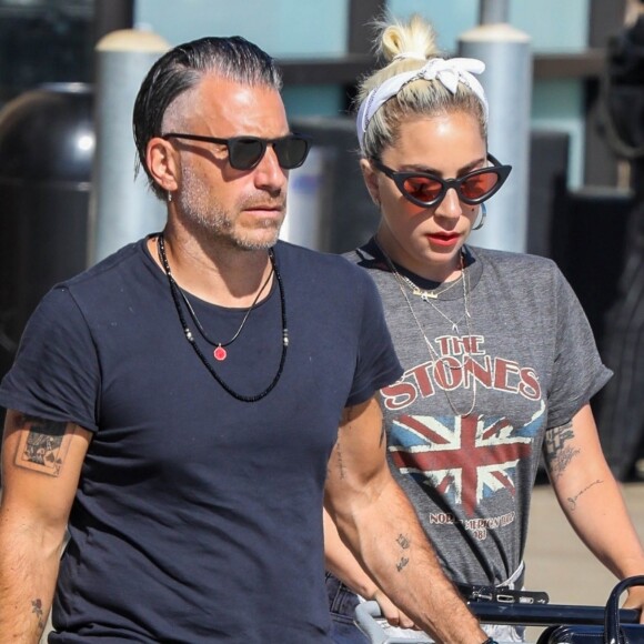 Lady Gaga et son compagnon Christian Carino sont allés faire des courses dans un supermarché de Malibu à Los Angeles, le 14 juillet 2018.