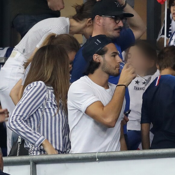 Iris Mittenaere (Miss France, Miss Univers 2016 et Danse avec les Stars 2018) et son partenaire de danse Anthony Colette dans les tribunes du stade de France lors du match de ligue des nations opposant la France à l'Allemagne à Saint-Denis, Seine Saint-Denis, France, le 16 octobre 2018.