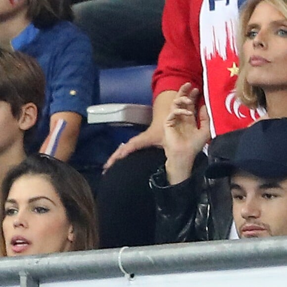 Iris Mittenaere (Miss France, Miss Univers 2016 et Danse avec les Stars 2018), son partenaire de danse Anthony Colette et Sylvie Tellier (directrice générale de la Société Miss France et Miss France 2002) dans les tribunes du stade de France lors du match de ligue des nations opposant la France à l'Allemagne à Saint-Denis, Seine Saint-Denis, France, le 16 octobre 2018.