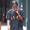 A$AP Rocky fume un joint dans les rues de New York. Le 11 juillet 2017