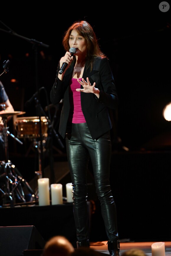 Carla Bruni-Sarkozy en concert lors du 58e festival "Jazz à Juan" à Juan-les-Pins le 17 juillet 2018. © Bruno Bebert/Bestimage