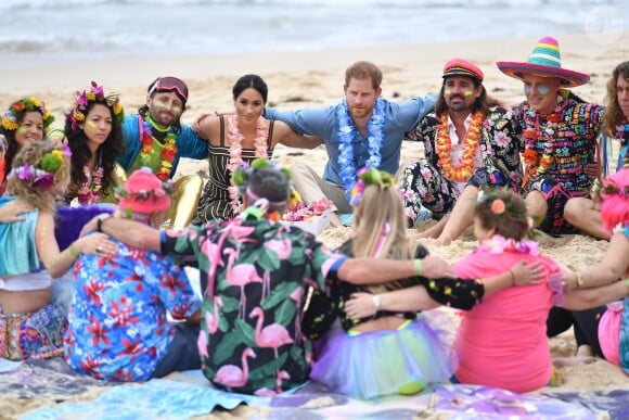 Le prince Harry, duc de Sussex, et Meghan Markle, duchesse de Sussex, visitent la plage de Bondi Beach. Sydney, le 19 octobre 2018.