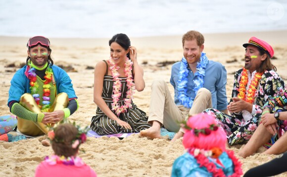 Le prince Harry, duc de Sussex, et Meghan Markle, duchesse de Sussex, visitent la plage de Bondi Beach. Sydney, le 19 octobre 2018.