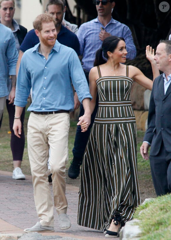 Le prince Harry, duc de Sussex, et Meghan Markle, duchesse de Sussex, visitent la plage de Bondi Beach. Sydney, le 19 octobre 2018.