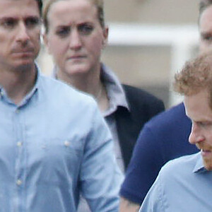 Le prince Harry, duc de Sussex, et Meghan Markle, duchesse de Sussex, visitent la plage de Bondi Beach. Sydney, le 19 octobre 2018.