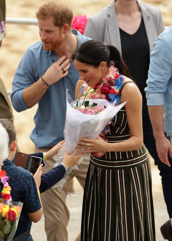 Le prince Harry, duc de Sussex, et Meghan Markle, duchesse de Sussex, visitent la plage de Bondi Beach. Sydney, le 19 octobre 2018.