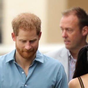 Le prince Harry, duc de Sussex, et Meghan Markle, duchesse de Sussex, visitent la plage de Bondi Beach. Sydney, le 19 octobre 2018.