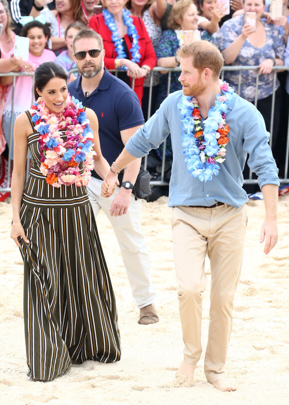 Le prince Harry, duc de Sussex, et Meghan Markle, duchesse de Sussex, visitent la plage de Bondi Beach. Sydney, le 19 octobre 2018.