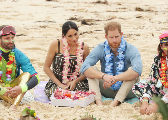 Le prince Harry, duc de Sussex, et Meghan Markle, duchesse de Sussex, visitent la plage de Bondi Beach. Sydney, le 19 octobre 2018.